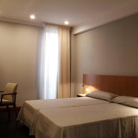 Otel As Ponferrada Columbrianos